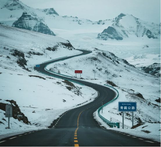 直奔青海催收队跟去懵了：这收不了啊澳门新葡京女子花8万买奔驰抵押车